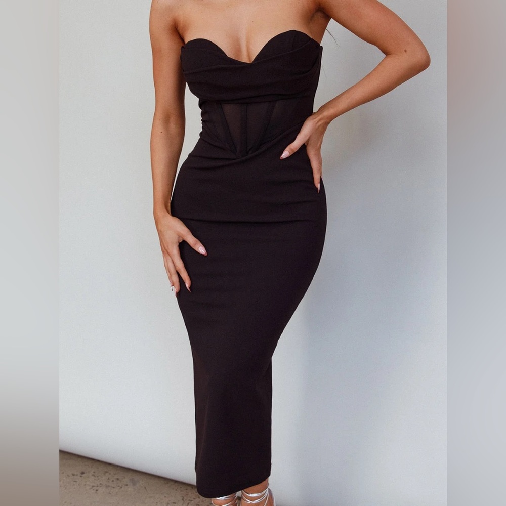 Selfie Leslie, size Small, Black sweetheart neckline dress